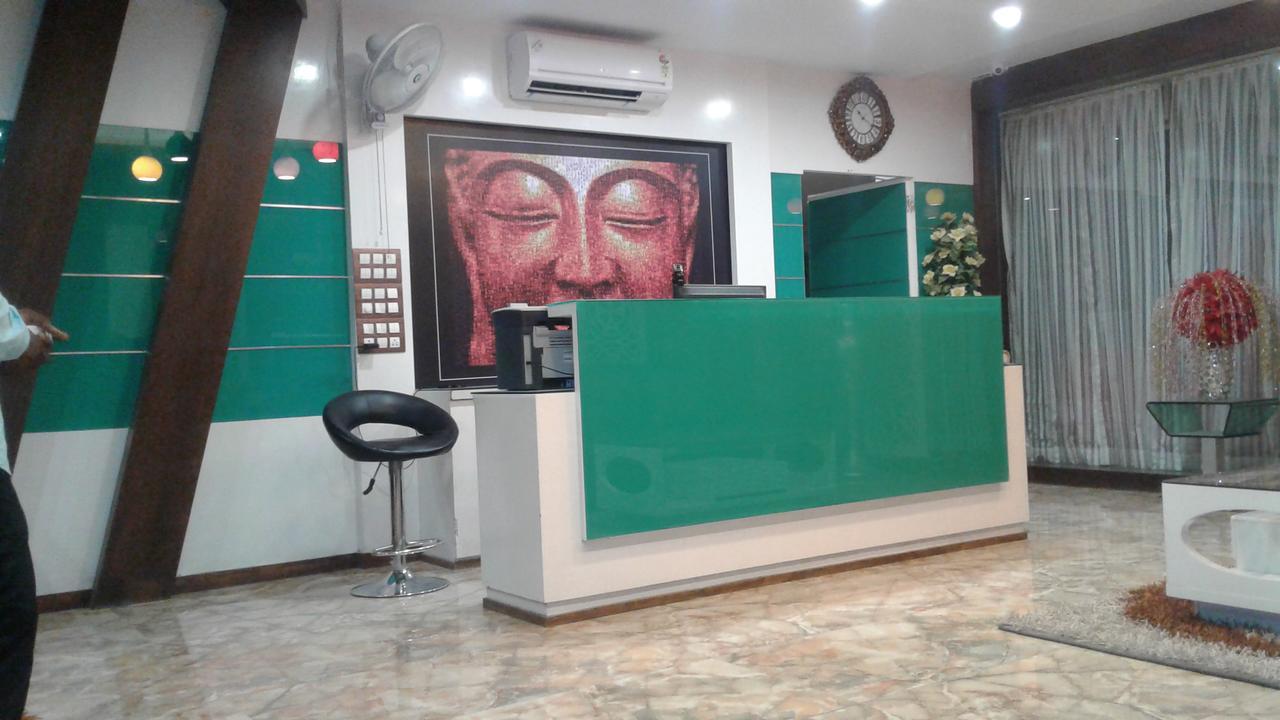 Hotel The Grand Parshwanath Sankeshvar Εξωτερικό φωτογραφία