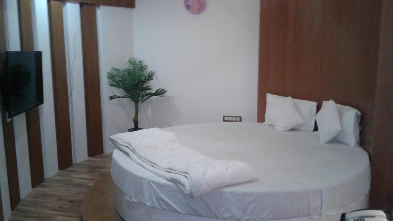 Hotel The Grand Parshwanath Sankeshvar Εξωτερικό φωτογραφία