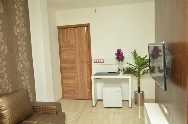 Hotel The Grand Parshwanath Sankeshvar Εξωτερικό φωτογραφία