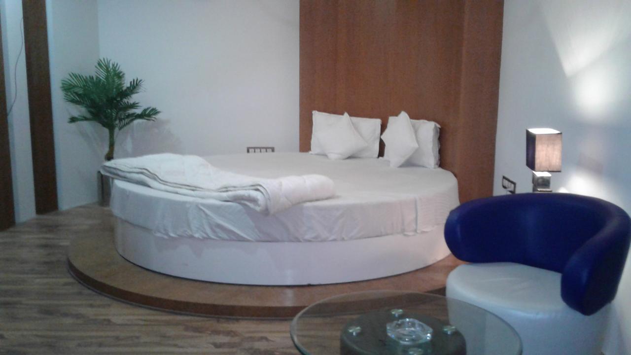Hotel The Grand Parshwanath Sankeshvar Εξωτερικό φωτογραφία