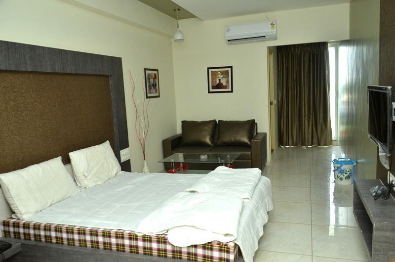 Hotel The Grand Parshwanath Sankeshvar Εξωτερικό φωτογραφία